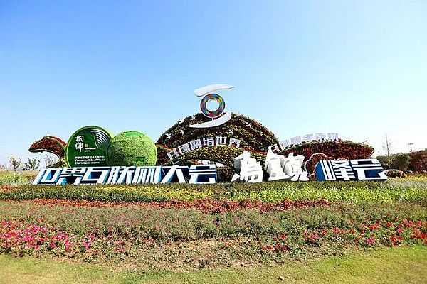 FTX丑闻内幕大揭秘：前女友与高管如何将SBF送上审判席
